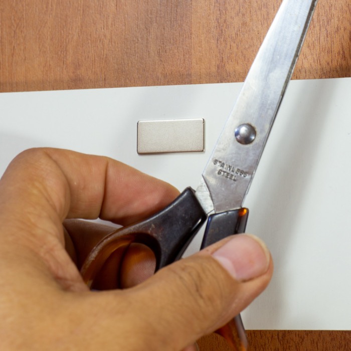 Magnet neodim cu autoadeziv 3M, 25x12x1 mm, grosime autocolantă 0,06 mm [4]