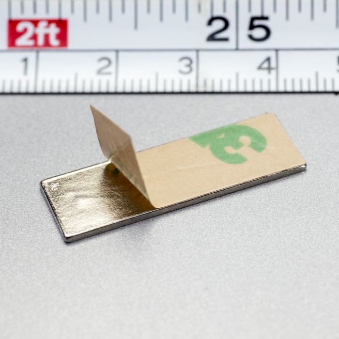 Magnet neodim cu autoadeziv 3M, 30x10x1 mm, grosime autocolantă 0,06 mm [1]