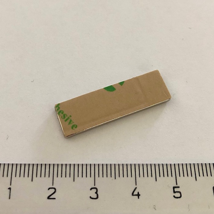 Magnet neodim cu autoadeziv 3M, 30x9x2,5 mm, grosime autocolantă 0,06 mm [2]