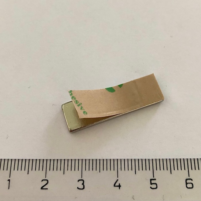 Magnet neodim cu autoadeziv 3M, 30x9x2,5 mm, grosime autocolantă 0,06 mm [1]