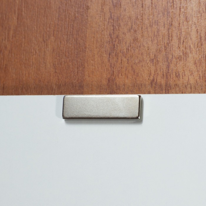 Magnet neodim cu autoadeziv 3M, 30x9x2,5 mm, grosime autocolantă 0,06 mm [3]