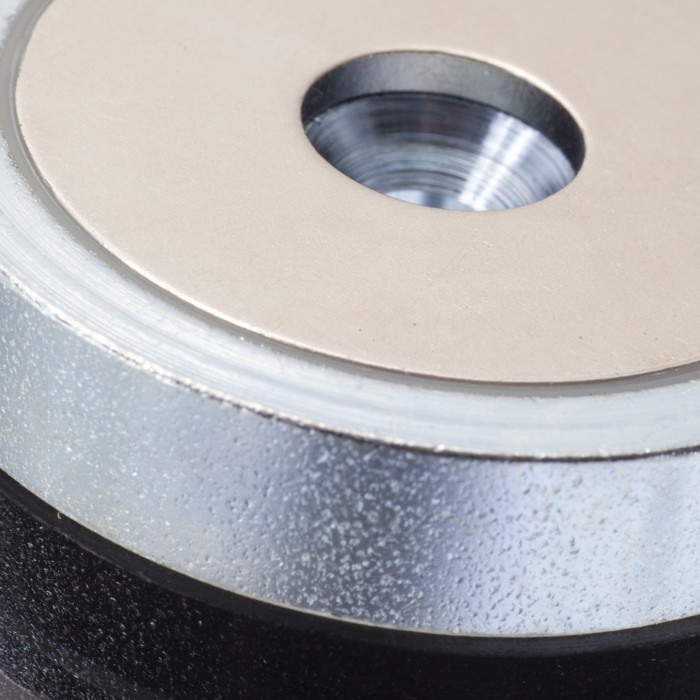 Magnet oală diam. 10, înălțime 4,5 mm, cu gaură pentru șurub cu cap înecat diam. 2,6 [2]