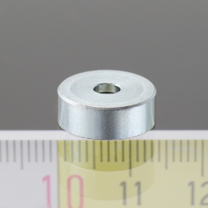 Magnet oală diam. 13, înălțime 4,5 mm, cu gaură pentru șurub cu cap înecat diam. 3,5 [1]