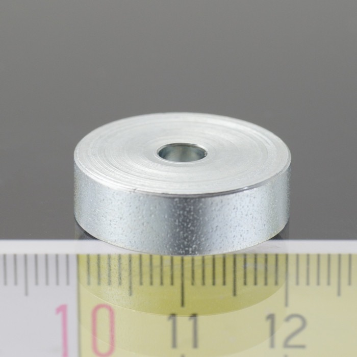 Magnet oală diam. 20, înălțime 6 mm, cu gaură pentru șurub cu cap înecat diam. 4,5 [1]