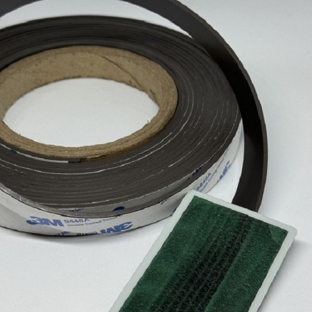 Bandă magnetică cu autoadeziv puternic 3M, 25x1,6 mm, 112 g/cm2, puternic anizotropic, lungime - 1 m [1]