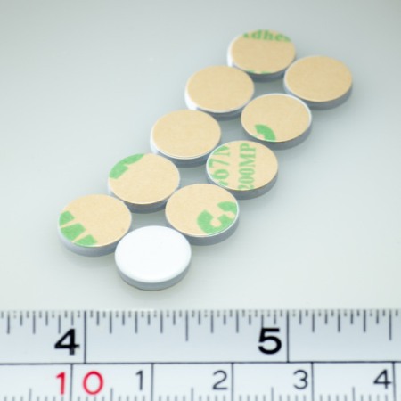 Contra piesă din oțel diam. 10 x 2 mm cu autoadeziv - albă [2]