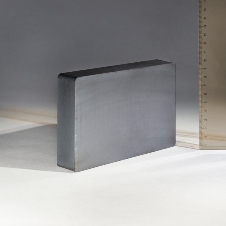 Magneți ferită bloc magnetizat perpendicular pe suprafață - Magnet ferită bloc 150x100x25