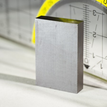 Magneți ferită bloc magnetizat perpendicular pe suprafață - Magnet ferită bloc 30x20x6