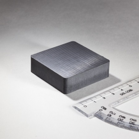 Magneți ferită bloc magnetizat perpendicular pe suprafață - Magnet ferită bloc 50x50x15