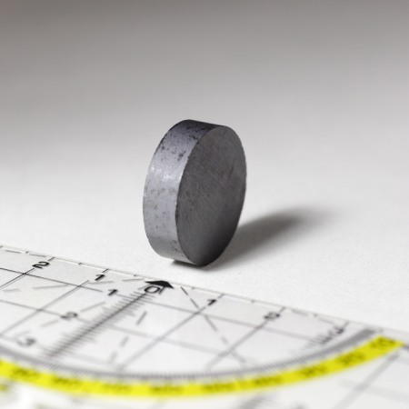 Magneți ferită cilindru magnetizat axial - Magnet ferită cilindru diam.22x6