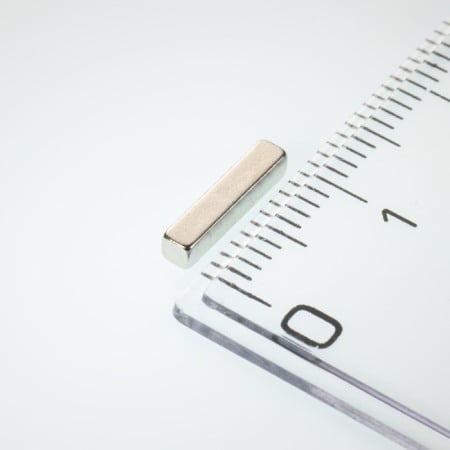 Magneți NdFeB bloc – perpendicular pe suprafață - Magnet neodim bloc 10x2x2 N 80 °C, VMM4-N30