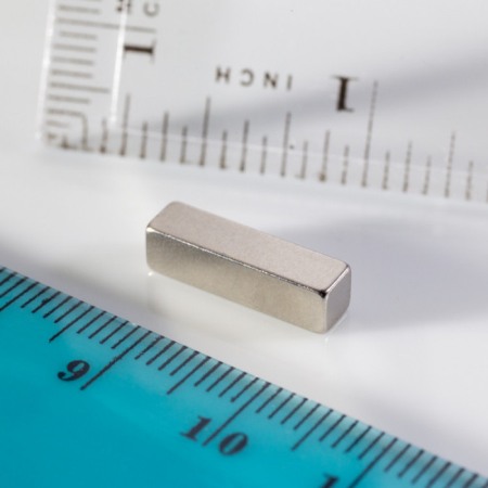 Magneți NdFeB bloc – perpendicular pe suprafață - Magnet neodim bloc 15x4x4 N 80 °C, VMM8-N45