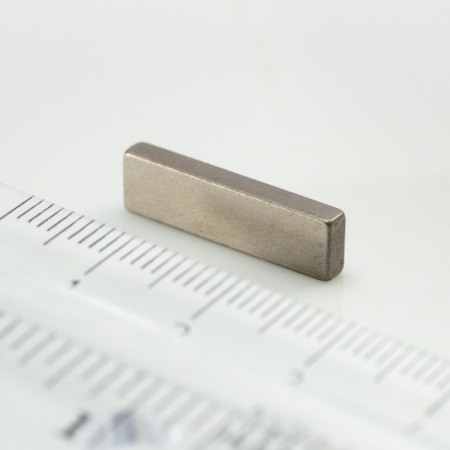 Magneți NdFeB bloc – perpendicular pe suprafață - Magnet neodim bloc 20x5,5x2,5 P 150 °C, VMM8SH-N45SH