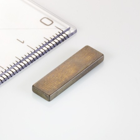 Magneți NdFeB bloc – perpendicular pe suprafață - Magnet neodim bloc 20x5,6x2 P 180 °C, VMM5UH-N35UH