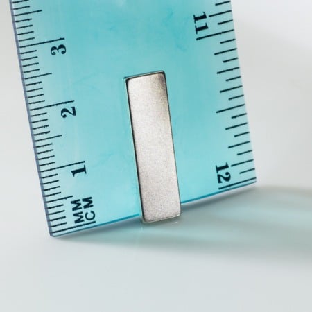 Magneți - Magnet neodim bloc 24x7x1,5 P 180 °C, VMM6UH-N38UH