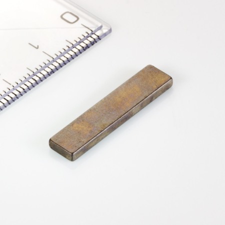 Magneți - Magnet neodim bloc 26x5,6x2 P 180 °C, VMM5UH-N35UH