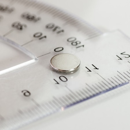 Magnet neodim cilindru cu autoadeziv cu diam.8x0,75 N 80 °C - set 2 buc, VMM4-N35 [3]