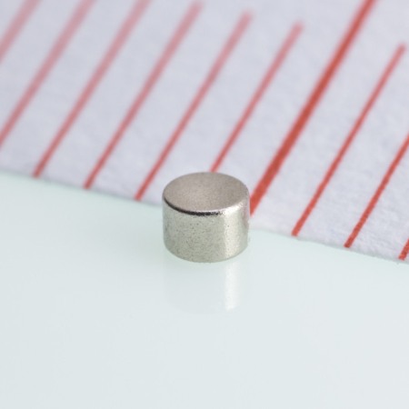 Magneți NdFeB cilindru - axial - Magnet neodim cilindru cu diam.1,5x1 N 150 °C, VMM8SH-N45SH