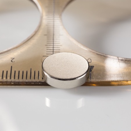 Magneți NdFeB cilindru - axial - Magnet neodim cilindru cu diam.12x3 N 80 °C, VMM4