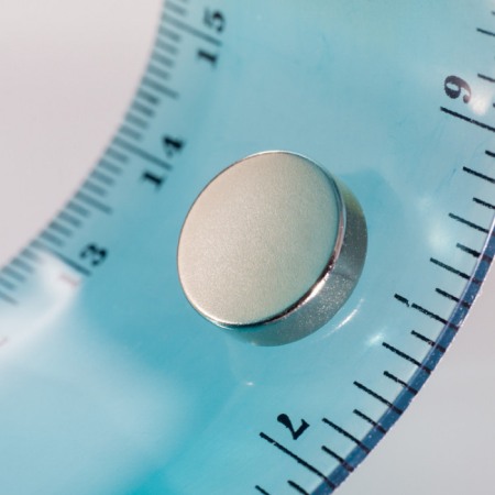 Magneți NdFeB cilindru - axial - Magnet neodim cilindru cu diam.13x4 N 80 °C, VMM7-N42