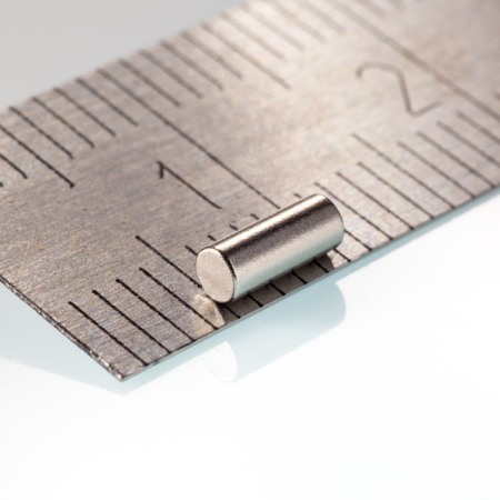 Magneți NdFeB cilindru - axial - Magnet neodim cilindru cu diam.2x5 N 180 °C, VMM4UH-N33UH