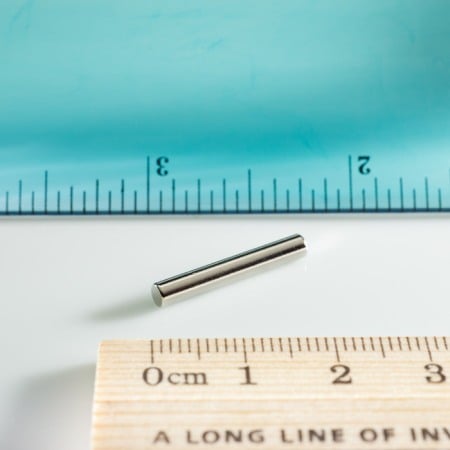 Magneți NdFeB cilindru - axial - Magnet neodim cilindru cu diam.3x20 N 180 °C, VMM5UH-N35UH