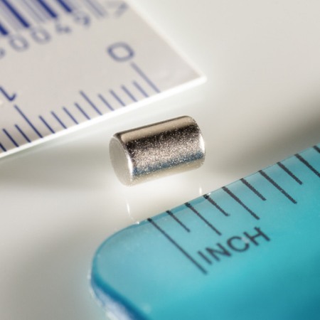 Magneți NdFeB cilindru - axial - Magnet neodim cilindru cu diam.4x6 N 80 °C, VMM7-N42