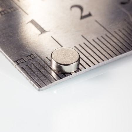 Magneți NdFeB cilindru - axial - Magnet neodim cilindru cu diam.5x2 N 120 °C, VMM5H-N38H