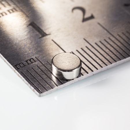 Magneți NdFeB cilindru - axial - Magnet neodim cilindru cu diam.5x2 N 80 °C, VMM5