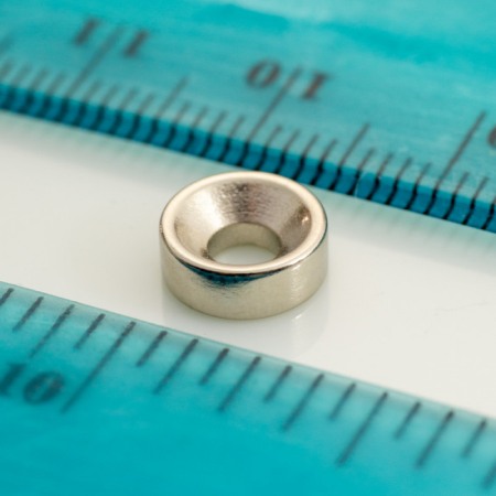 Magneți NdFeB cilindru cu gaură pentru șurub - axial - Magnet neodim cilindru cu gaură pentru șurub cu cap înecat diam. 8 x 6/3,4 x 3-M3-N-80 °C, VMM4-N35