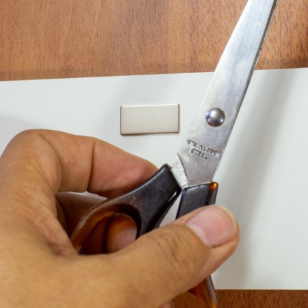 Magnet neodim cu autoadeziv 3M, 25x12x1 mm, grosime autocolantă 0,06 mm [3]