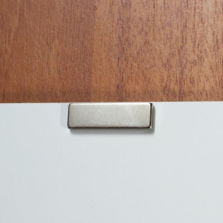 Magnet neodim cu autoadeziv 3M, 30x9x2,5 mm, grosime autocolantă 0,06 mm [2]