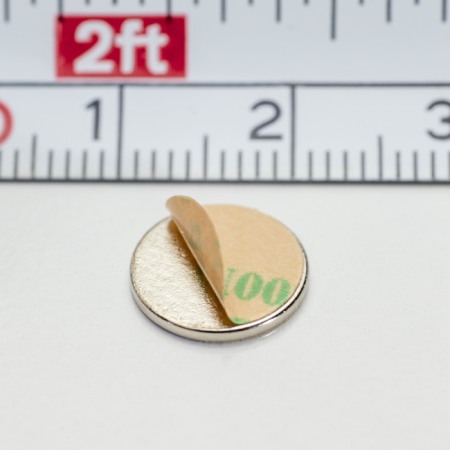 Magneți NdFeB bloc cu autocolant - axial - Magnet neodim cu autocolantă 3M, diam.10x1 mm, grosime autocolantă 0,06 mm