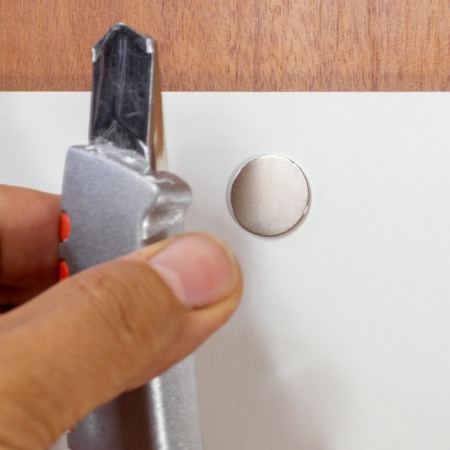 Magnet neodim cu autocolantă 3M, diam.20x1 mm, grosime autocolantă 0,06 mm [2]