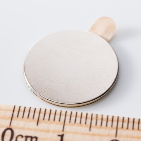 Magneți plați - Magnet neodim cu autocolantă 3M, diam.20x1 mm, grosime autocolantă 0,06 mm
