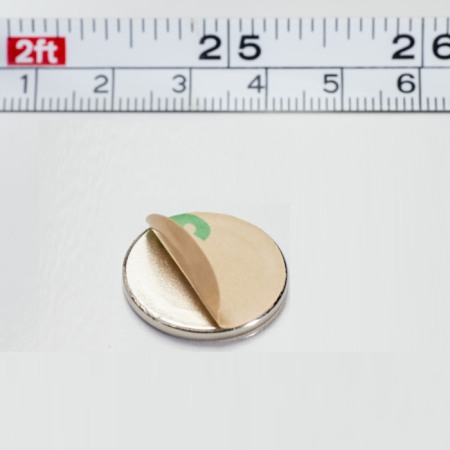 Magneți NdFeB bloc cu autocolant - axial - Magnet neodim cu autocolantă 3M, diam.20x2 mm, grosime autocolantă 0,06 mm
