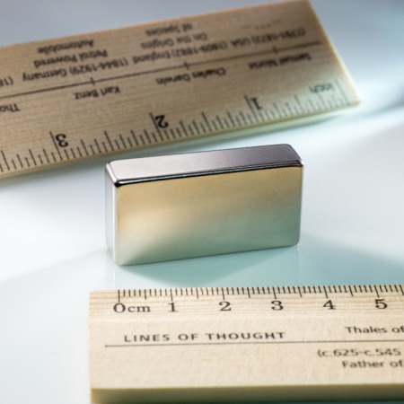 Magneți rezistenți la temperatură - Magnet neodimic 40x20x10 mm, P VMM5EH-200 °C