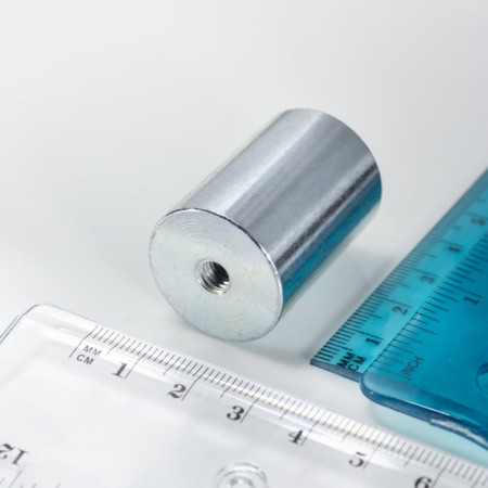 Magneți oală cilindri cu filet interior - Magnet oală cilindru diam. 25 x înălțime 35 mm cu filet interior M6. lungime filet 9 mm
