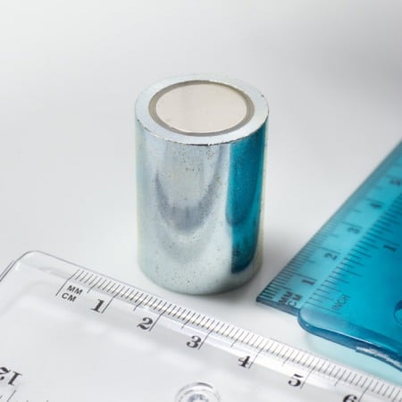 Magneți oală cilindri cu filet interior - Magnet oală cilindru diam. 25 x înălțime 35 mm cu filet interior M6. lungime filet 9 mm