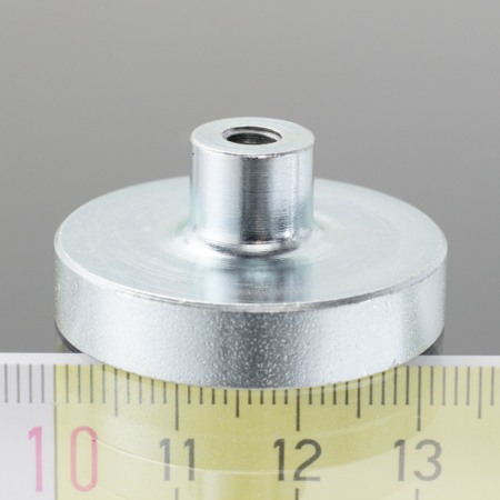 Magneți oală cu coadă cu filet interior - Magnet oală cu coadă, diam. 32 x înălțime 7 mm cu filet interior M5, înălțime filet 8,5 mm