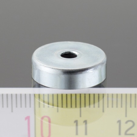 Magneți oală cu gaură - Magnet oală diam. 16, înălțime 4,5 mm, cu gaură pentru șurub cu cap înecat diam. 3,5