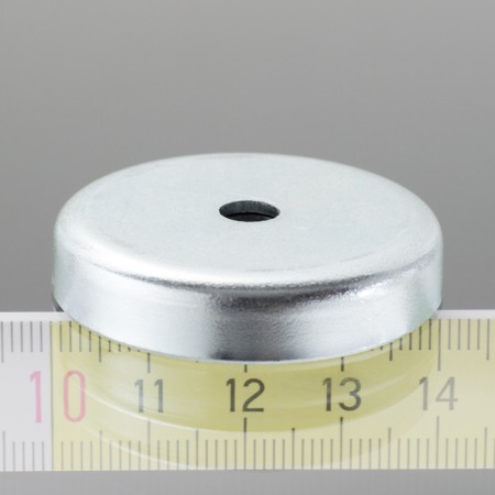 Magneți oală cu gaură - Magnet oală diam. 40, înălțime 8 mm, cu gaură pentru șurub diam. 5,5 mm