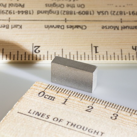 Magneți SmCo bloc - perpendicular pe suprafață - Magnet samariu bloc 18x10x5