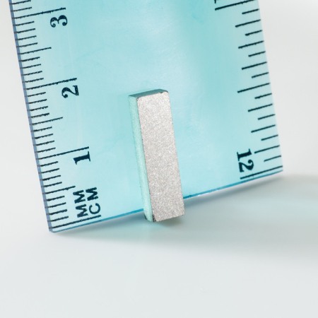 Magneți SmCo bloc - perpendicular pe suprafață - Magnet samariu bloc 18x5x3
