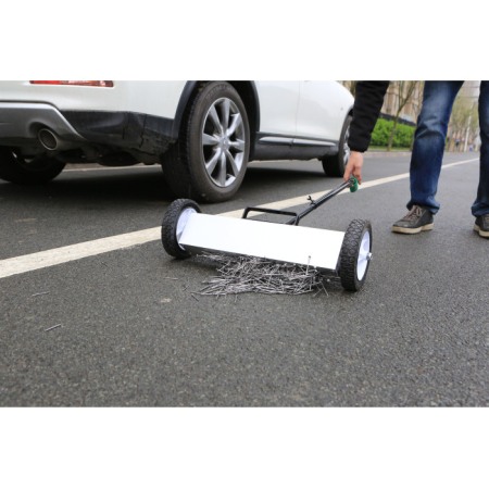 Mătură magnetică, lățime 600 mm, magneți din ferită [5]