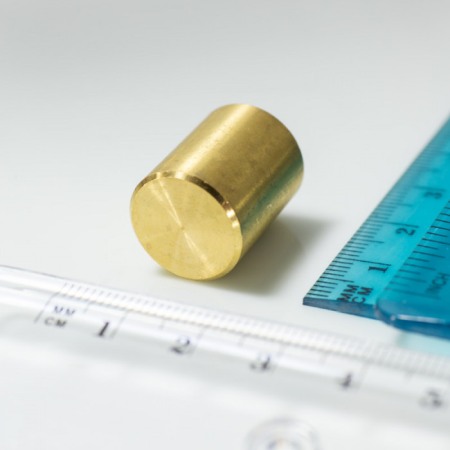 Oală magnetică din alamă cu toleranță h6 diam. 16 x înălțime 20 mm [1]