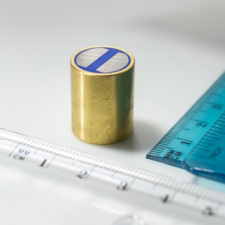 Oale magnetice din alamă cu toleranță h6 - Oală magnetică din alamă cu toleranță h6 diam. 16 x înălțime 20 mm