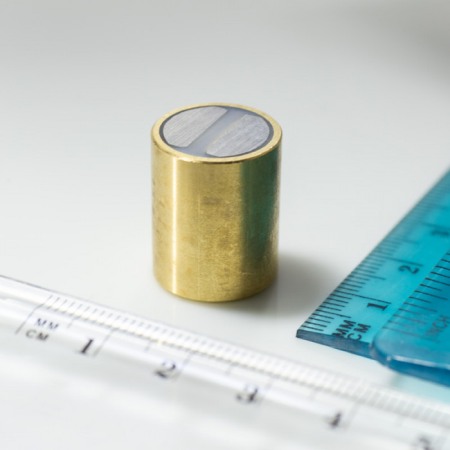 Oale magnetice din alamă cu toleranță h6 - Oală magnetică din alamă cu toleranță h6 diam. 16 x înălțime 20 mm