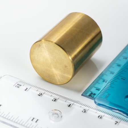 Oală magnetică din alamă cu toleranță h6 diam. 32 x înălțime 40 mm [1]