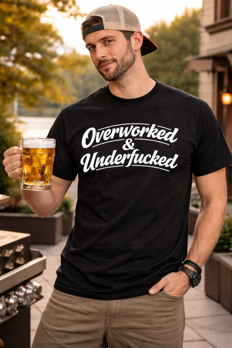 Tricou funny Overworked & Underfucked Mannzes din bumbac premium [2]